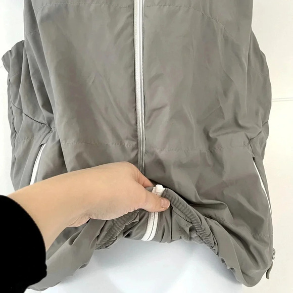 Bench/ Light grey vest/ Hidden zippered hood/ Size US X/L - Picture 7 of 16